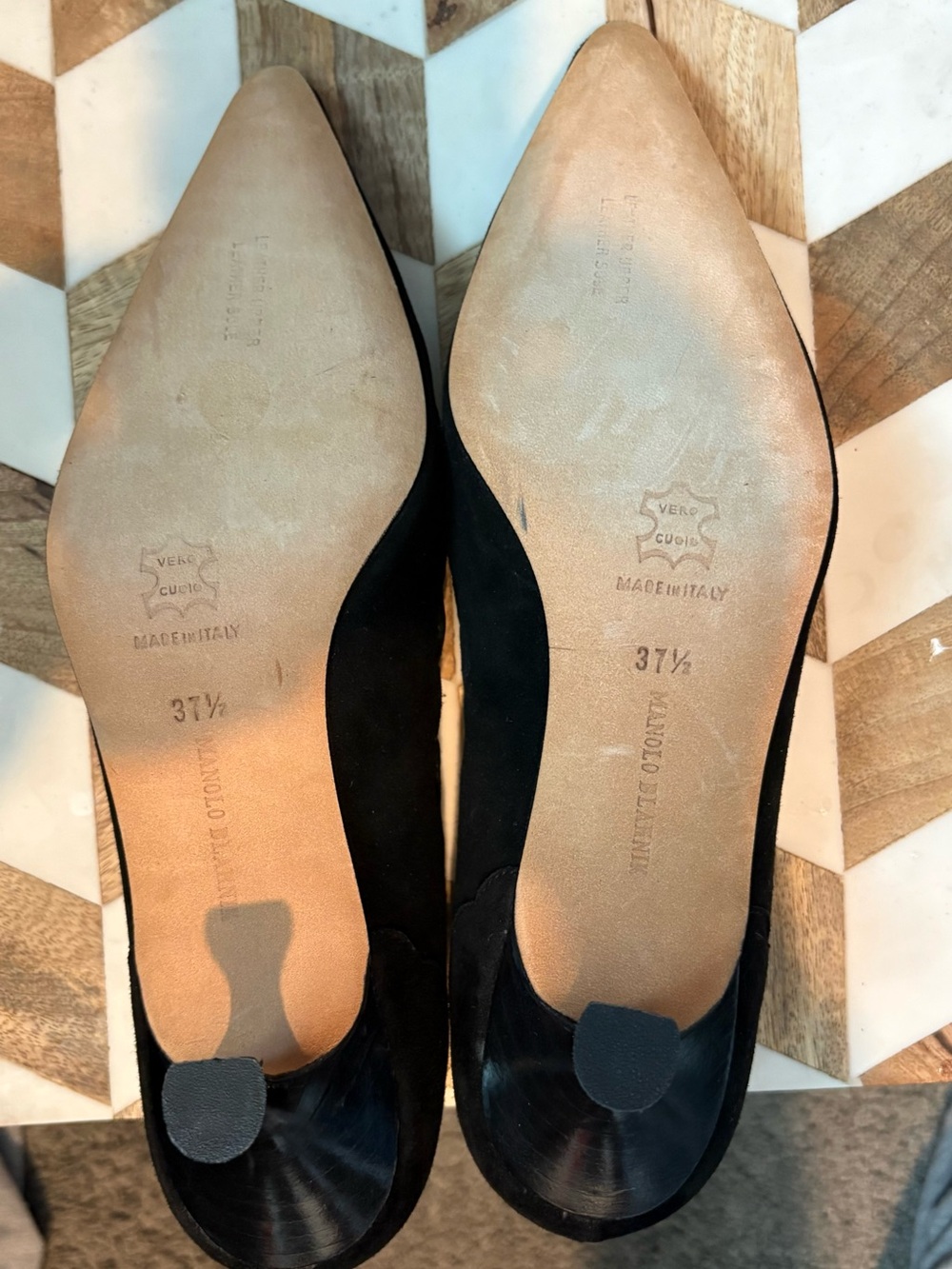 Manolo Blahnik Black Scalloped Pointed Kitten Heels - Picture 4 of 7